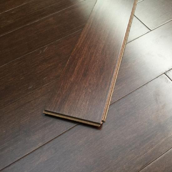 suelo de madera de bambú liso
